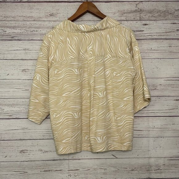 Levi's Short Sleeve Cropped Button Up 1X - Picture 3 of 4